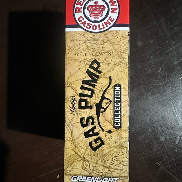 Greenlight Red Gas Pump Collectible - Picture 3 of 4